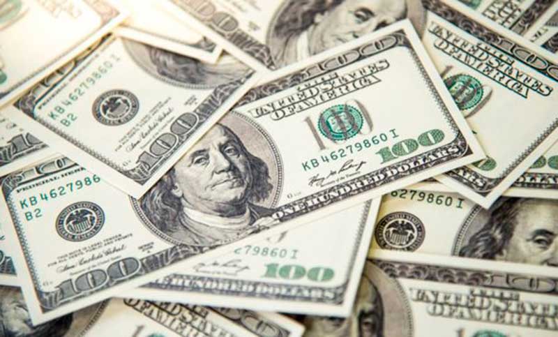 Economistas calificaron de “disparate” la propuesta de dolarización de Milei