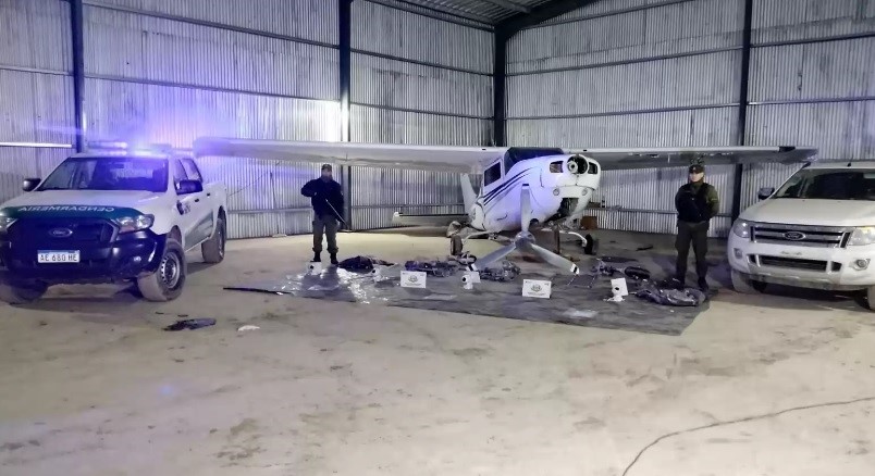 En un allanamiento en un barrio privado, descubrieron un aeródromo para transportar droga