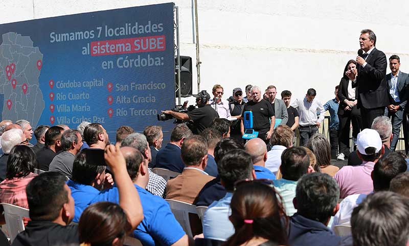 En busca de un voto esquivo, Massa visitó Córdoba y aseguró mayor federalismo