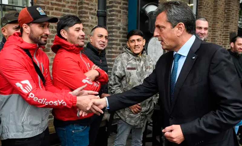 Obra social, jubilación, ART y una ley: las promesas de Massa para los trabajadores de plataformas de delivery