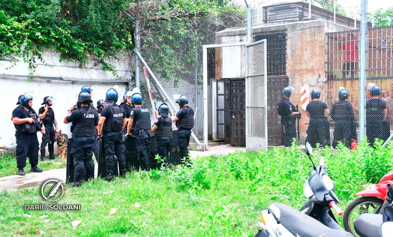 Baigorria: un motín en la comisaría 24ª derivó en el traslado de veinte presos