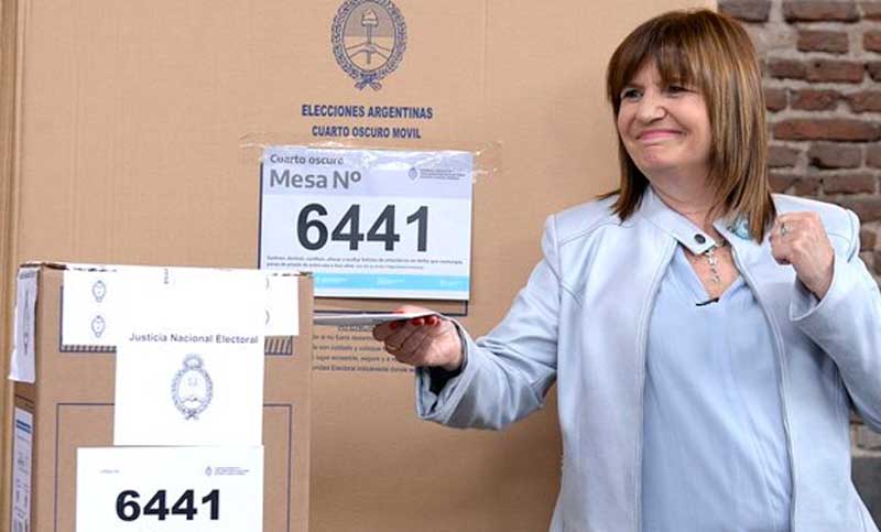 Patricia Bullrich fue a votar pero evitó dar precisiones sobre el lugar donde esperará los resultados