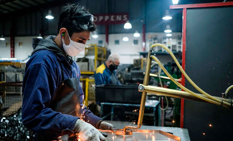 La actividad de pymes industriales subió 2,4% en interanual
