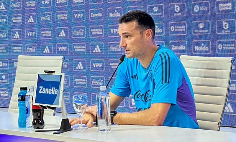 Scaloni confirmó la titularidad de Messi y mostró su alegría por reencontrarse con Bielsa