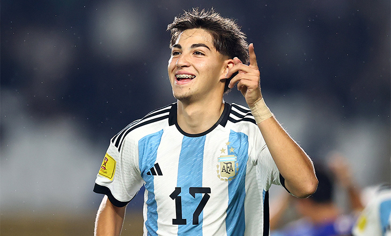 Con un gol del leproso Acuña, Argentina derrotó a Japón y sigue con chances en el Mundial