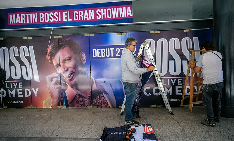 Las salas de teatro buscan convertirse en refugios frente a la crisis