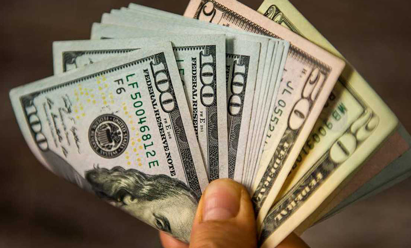 Oficializan nuevos valores del dólar para exportaciones e importaciones