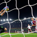 Gran actuación de Dibu Martínez en el triunfo del Aston Villa sobre el City