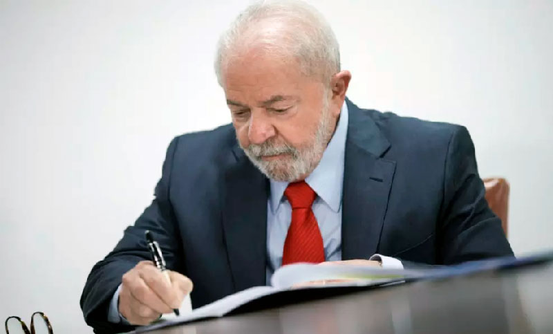 Lula promulga ley que cobra impuestos a fondos de los superricos para reducir el déficit fiscal