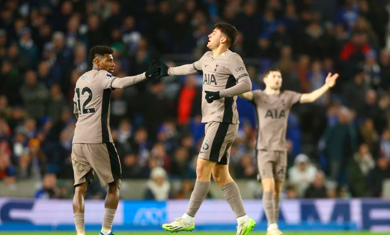 Alejo Véliz conquistó su primer gol en el Tottenham