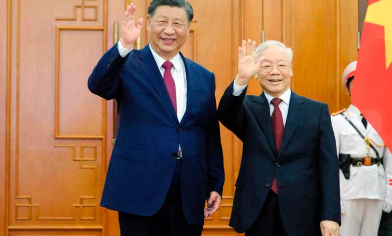 El presidente chino llegó a Vietnam para contrarrestar la creciente influencia de Estados Unidos