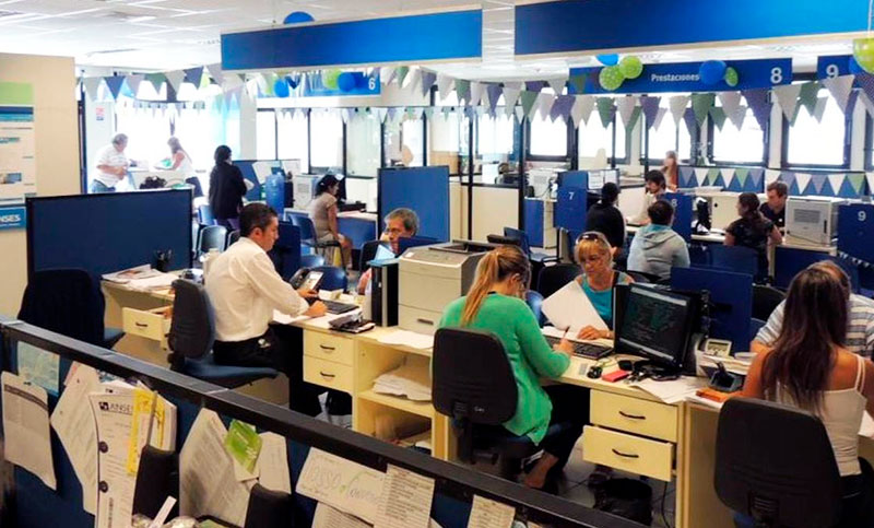 Los empleados estatales de planta permanente podrían quedarse sin trabajo