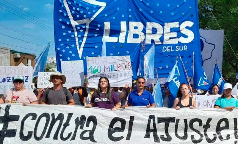 «Con mentiras y violentando la Constitución quiere regalar el país a multinacionales y ricos con DNU»