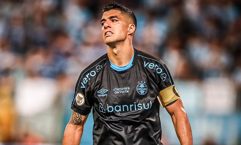 Suárez habló sobre sus problemas de rodilla: “Quizás en 5 años no puedo jugar ni con amigos”