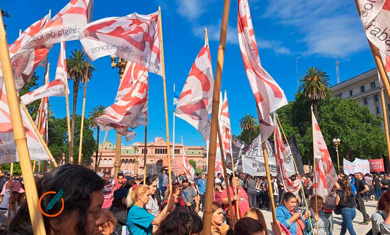 Organizaciones sociales se movilizan a Plaza de Mayo contra el ajuste de Milei