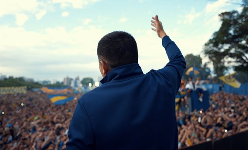 Riquelme encabezó una multitudinaria marcha en contra de una posible intervención en Boca