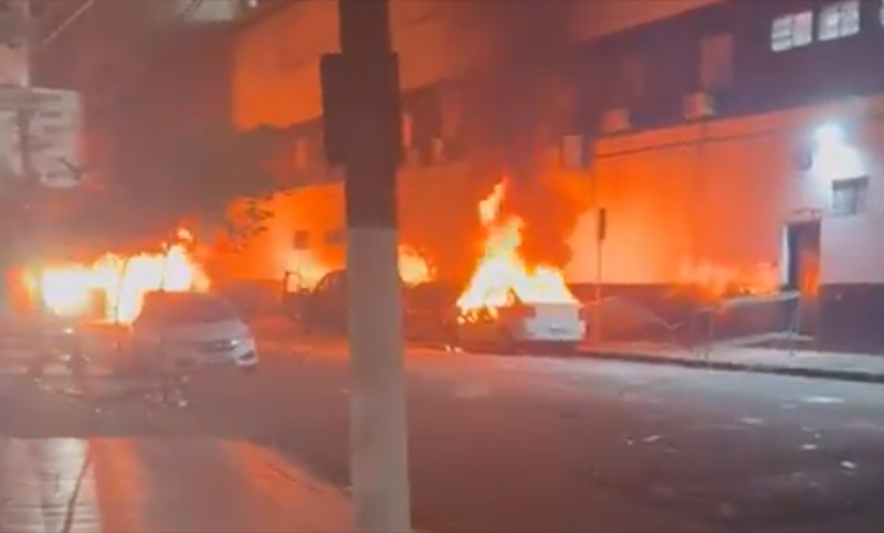 Destrozos e incendios tras el primer descenso en la historia del Santos