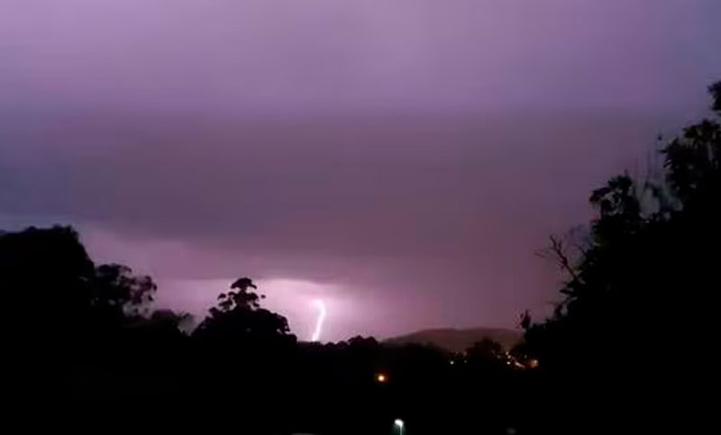 Tormenta en Australia deja al menos un muerto y 110.000 viviendas sin electricidad