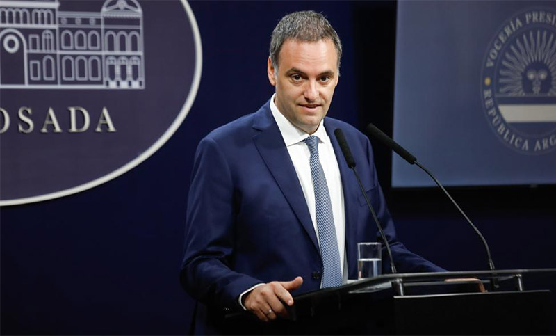 Adorni anunció que el jueves llegará una comitiva del FMI para renegociar el acuerdo