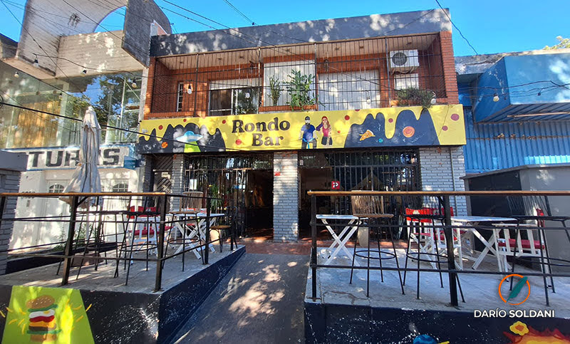 Dejaron una amenaza e intentaron balear un bar en zona norte, pero se les trabó el arma: terror entre los clientes