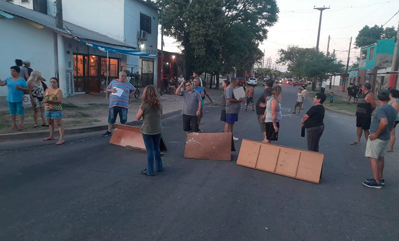 Vecinos de barrio Godoy y Cabin 9 reclamaron por falta de agua en la zona