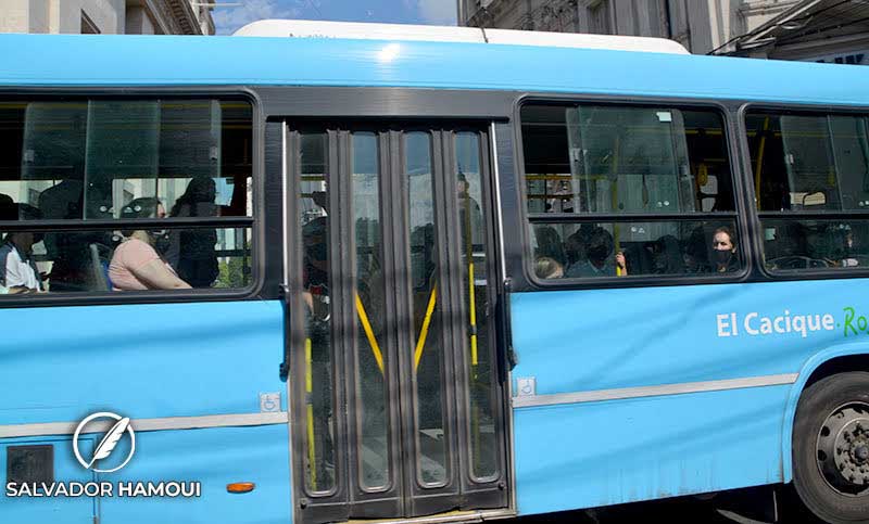 Con amenaza a Cococcioni, adolescentes arrojaron bombas molotov a un colectivo
