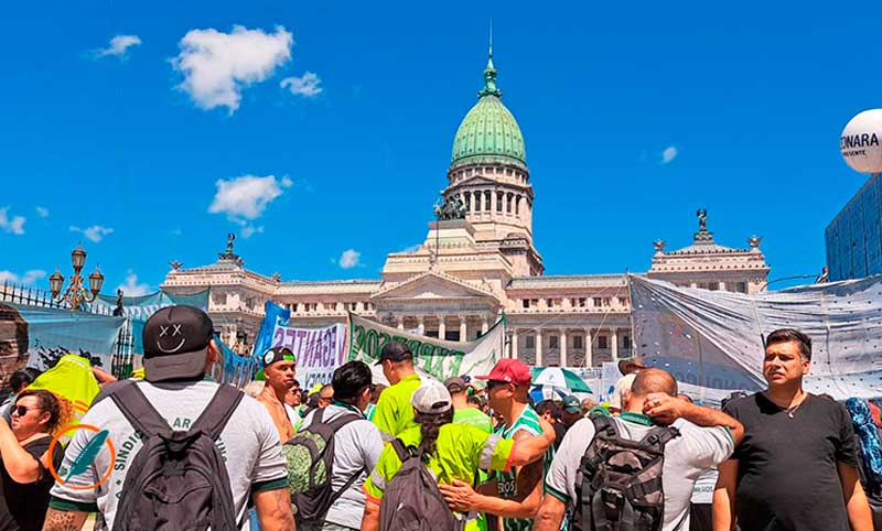 Masiva movilización de organizaciones sindicales y sociales al Congreso Nacional