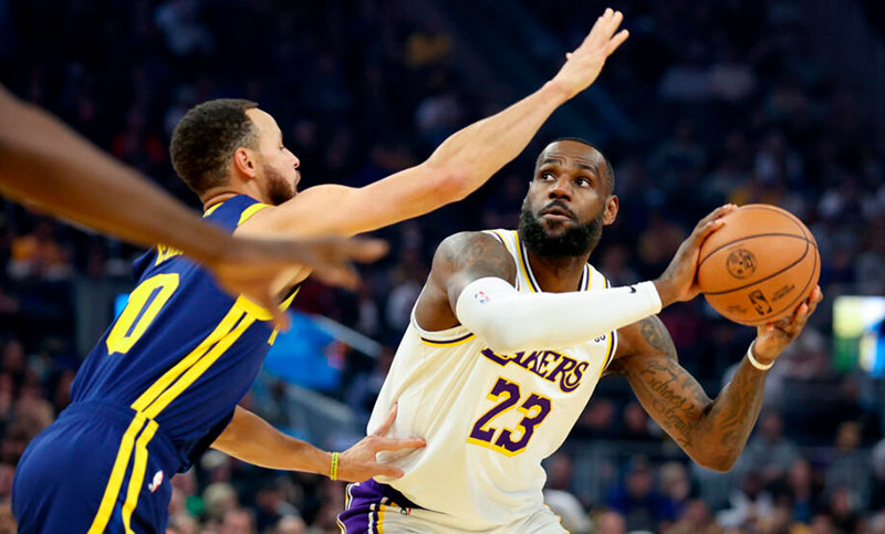 Un fuera de serie Lebron James le dio una victoria épica a los Lakers frente a los Warriors de Curry