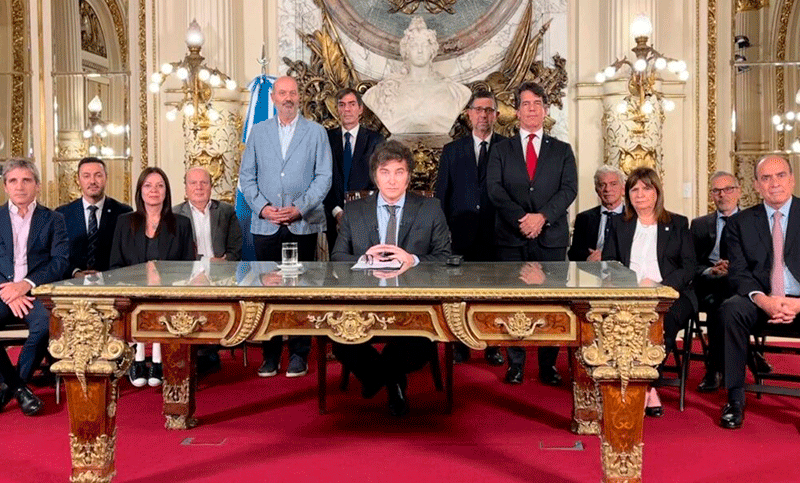 El Gobierno calificó de «hipotéticos» los perjuicios por la reforma laboral del DNU