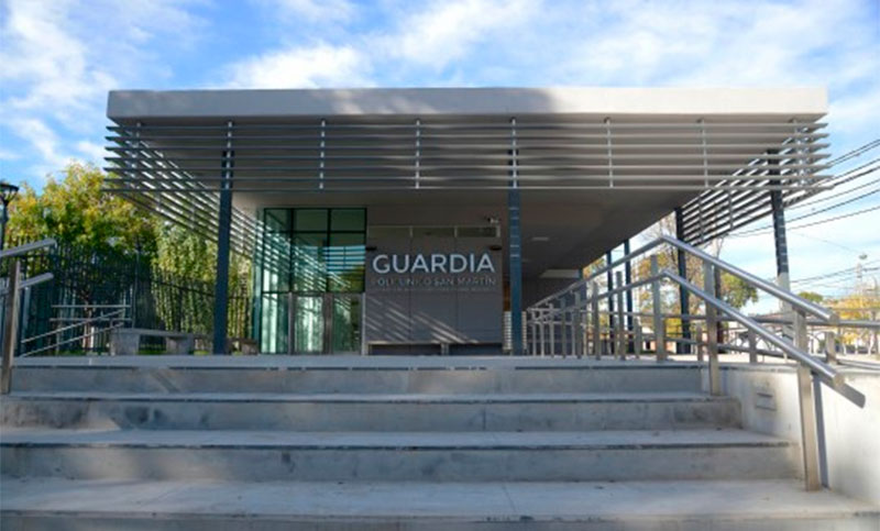 Atacaron a puñaladas a una mujer y detuvieron a dos personas