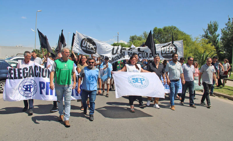 Gremios de Córdoba denuncian “despidos masivos” de trabajadores estatales en esa provincia