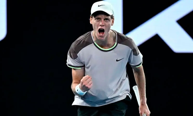 Sinner es finalista en Australia al cortarle la serie victoriosa a Djokovic