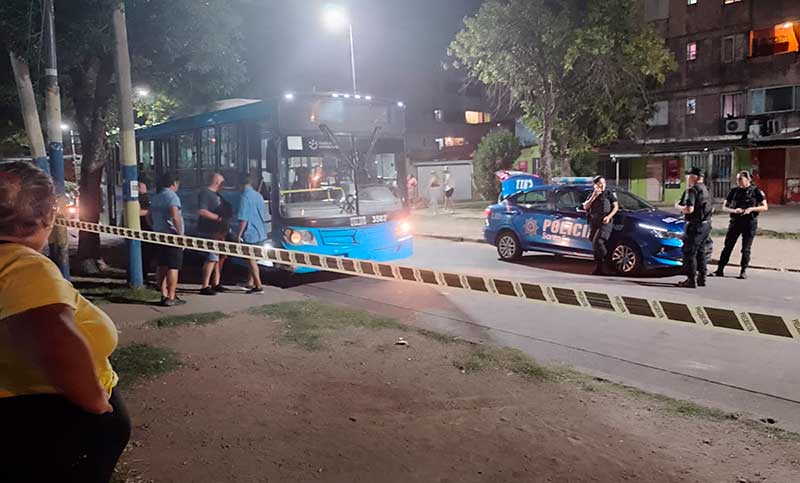 Balearon un colectivo y dejaron una nota amenaza a Pullaro