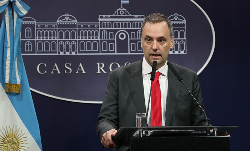 Adorni, ante la advertencia del gobernador de Chubut: «No vamos a permitir caprichos»