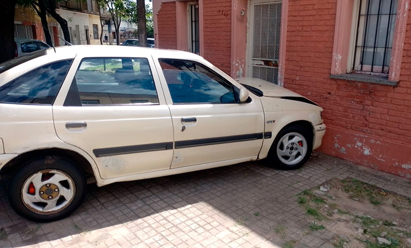 Conductor alcoholizado perdió el control del auto y se incrustó en una casa