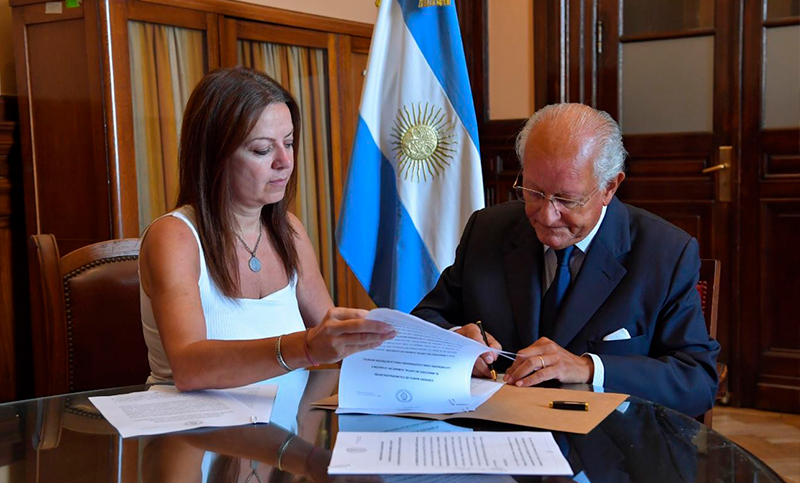 Pettovello le dio la espalda a los movimientos sociales para juntarse con la Iglesia Evangélica y el polémico médico Abel Albino