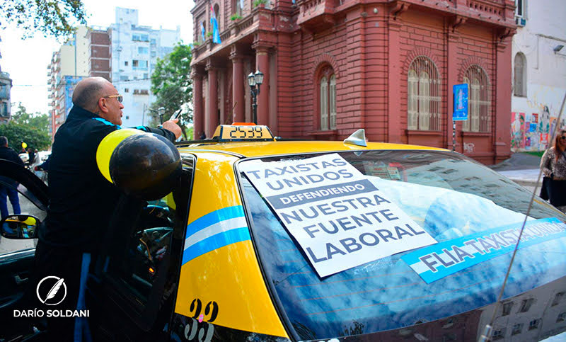 Desde el gremio de choferes advierten que Uber “está dejando a muchos taxistas sin trabajo”