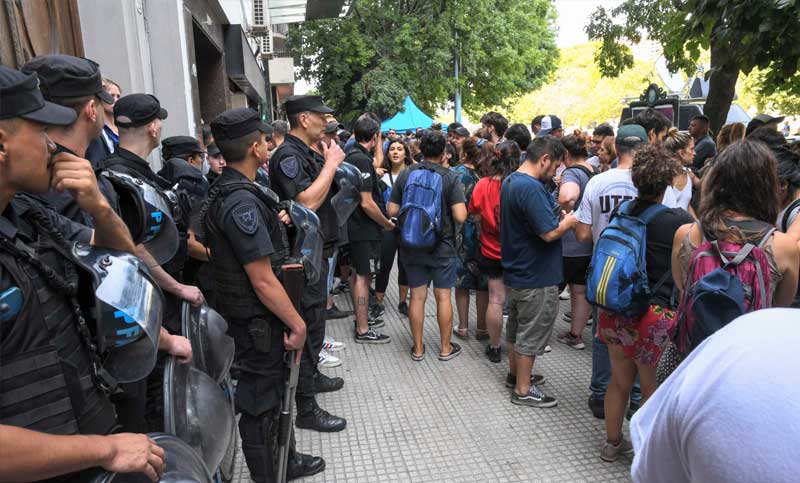 El Gobierno aseguró que no recibirá a los miles de personas que se convocaron en el Ministerio de Capital Humano
