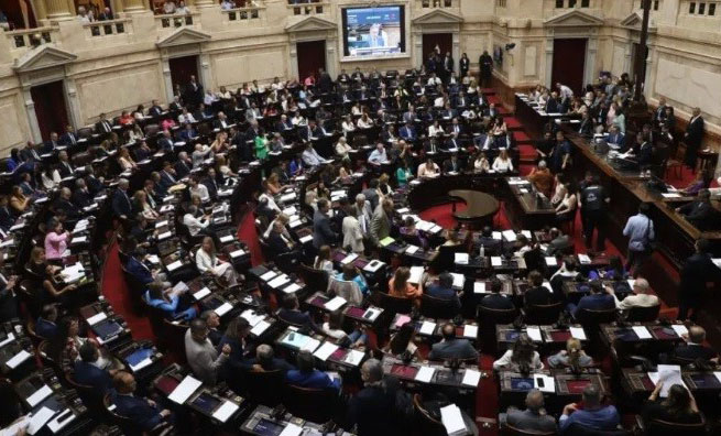 Las repercusiones de todo el arco político tras la aprobación de la ley Ómnibus