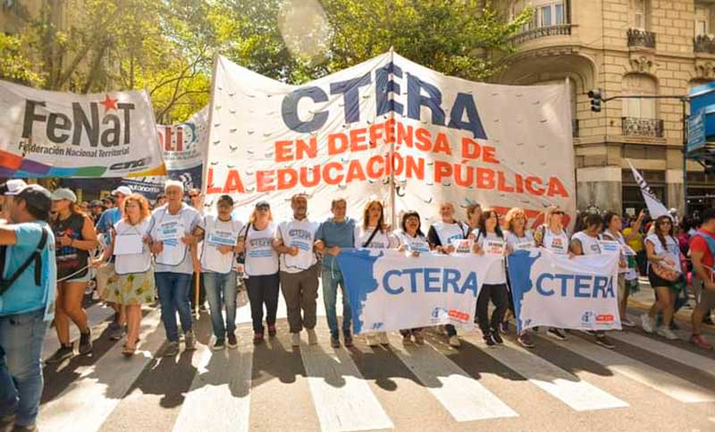 El Gobierno no envió fondos para pagar a docentes y crece la incertidumbre