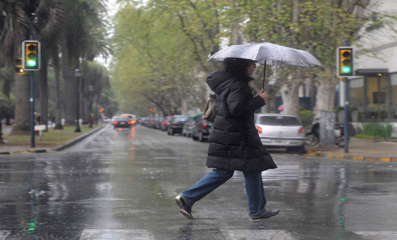 Rosario amaneció con lluvias este domingo