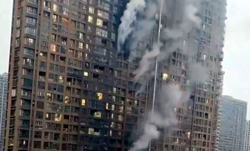 Murieron 15 personas al incendiarse un edificio en China