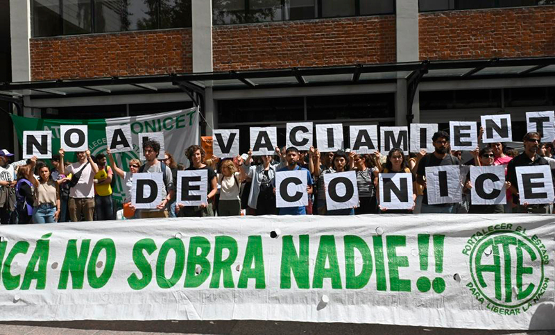 Motosierra en marcha: ATE Conicet denunció el despido de 100 trabajadores administativos