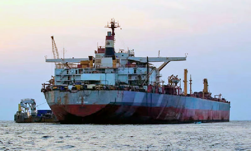 Reportan una explosión cerca de barco comercial frente a la costa de Yemen