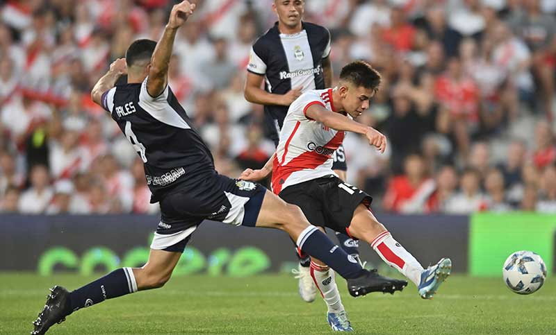 River superó a Gimnasia y quedó puntero en el grupo A