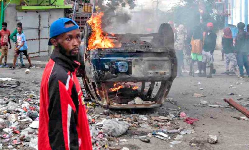 Estado de emergencia y toque de queda en Haití: pandillas provocaron la fuga de unos 3.000 presos
