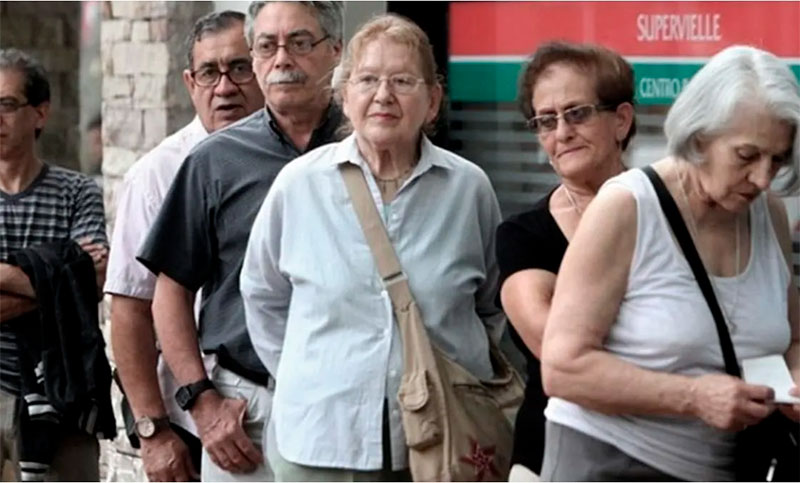 El Gobierno aseguró que ajustará las jubilaciones a través de un DNU