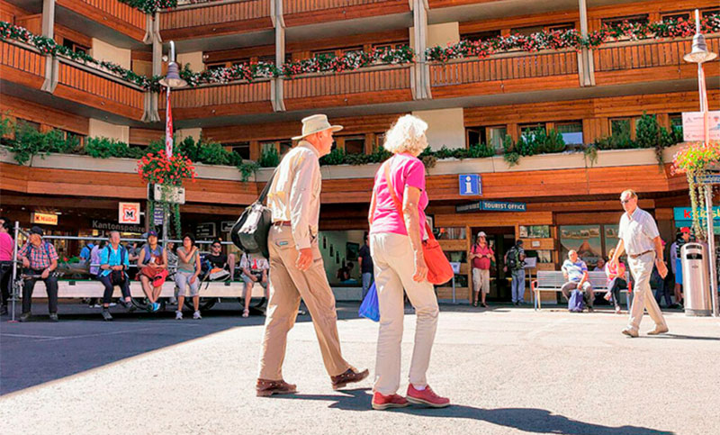 Mediante un referendo, los suizos votaron otorgar un aguinaldo a los jubilados