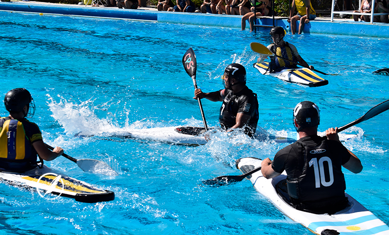 Se lleva a cabo el primer campeonato nacional de Kayakpolo en Rosario