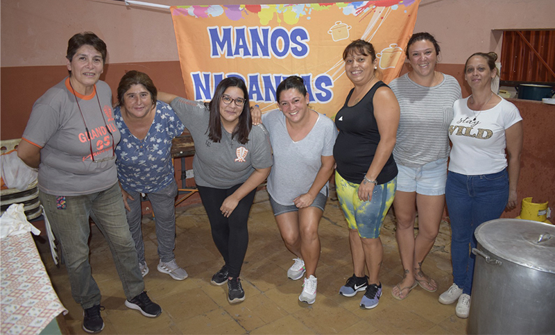 El comedor Manos Naranjas brinda asistencia alimentaria a unas 50 familias en zona sur